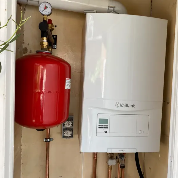 Ketel en expansievat netjes ingebouwd