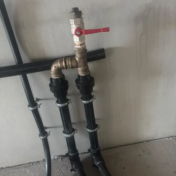Nieuwe wateraansluiting met afsluitkraan